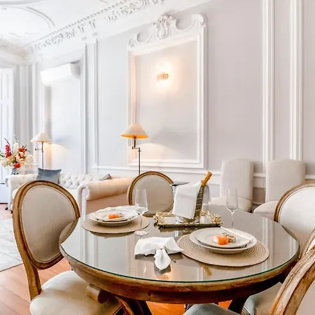Dreamy Palace Suites In Historic Porto Appartement