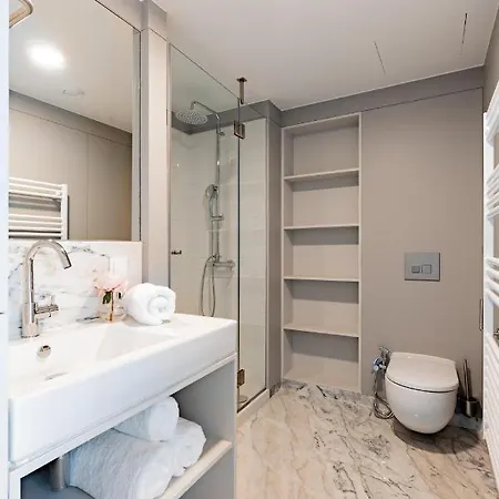 Dreamy Palace Suites In Historic Porto Oporto